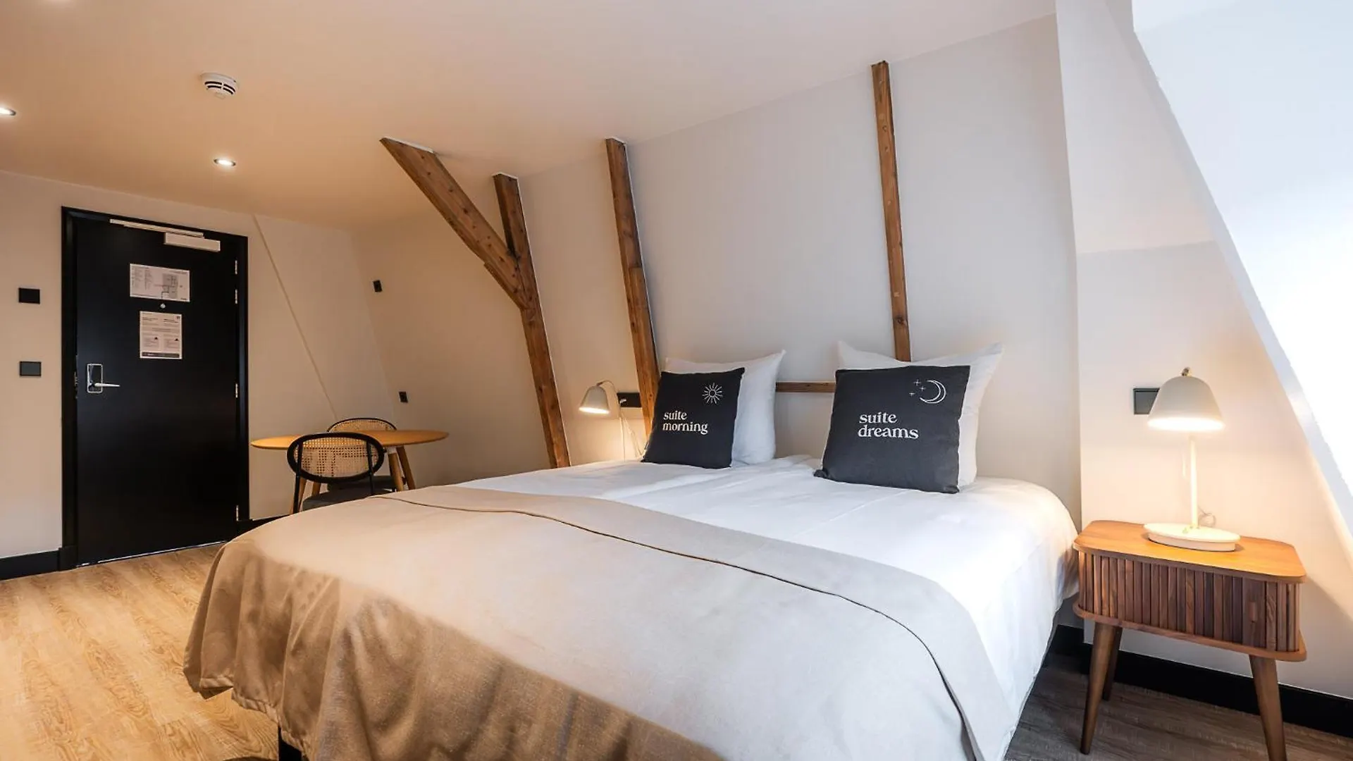 Limehome Amsterdam Leidsekruisstraat Hotel