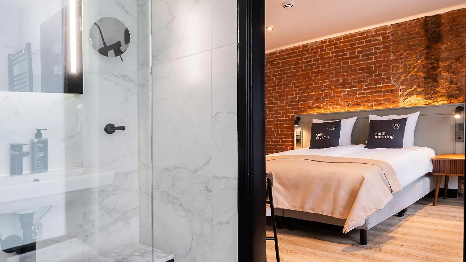 Limehome Amsterdam Leidsekruisstraat Hotel
